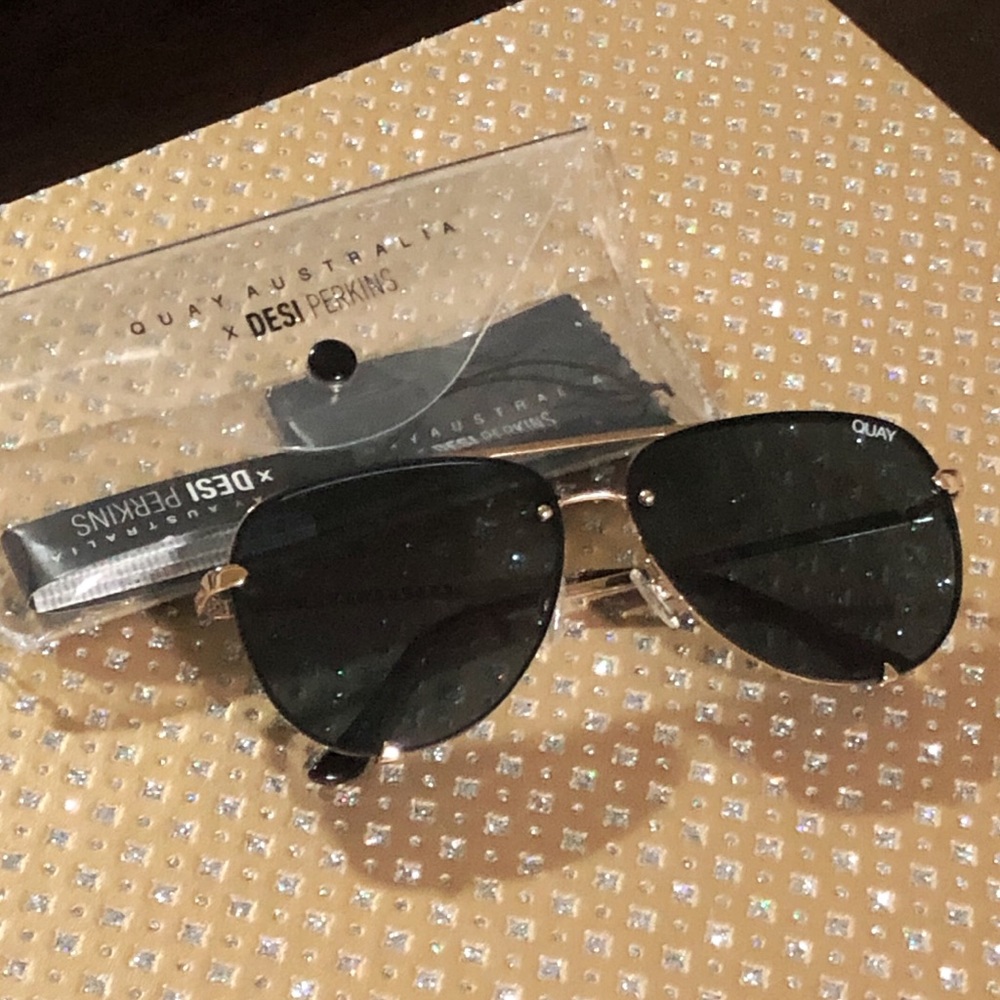 NWT QUAY SUNGLASSES